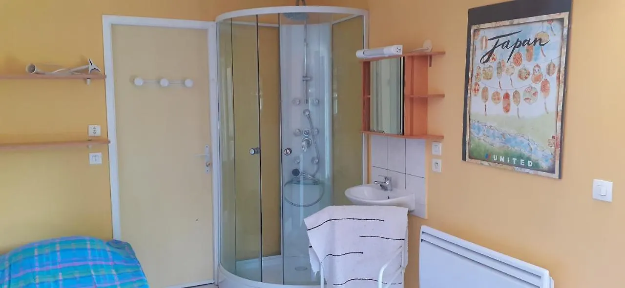 Chambre indépendante pour 1 personne sur jardin au calme Annecy 0*,