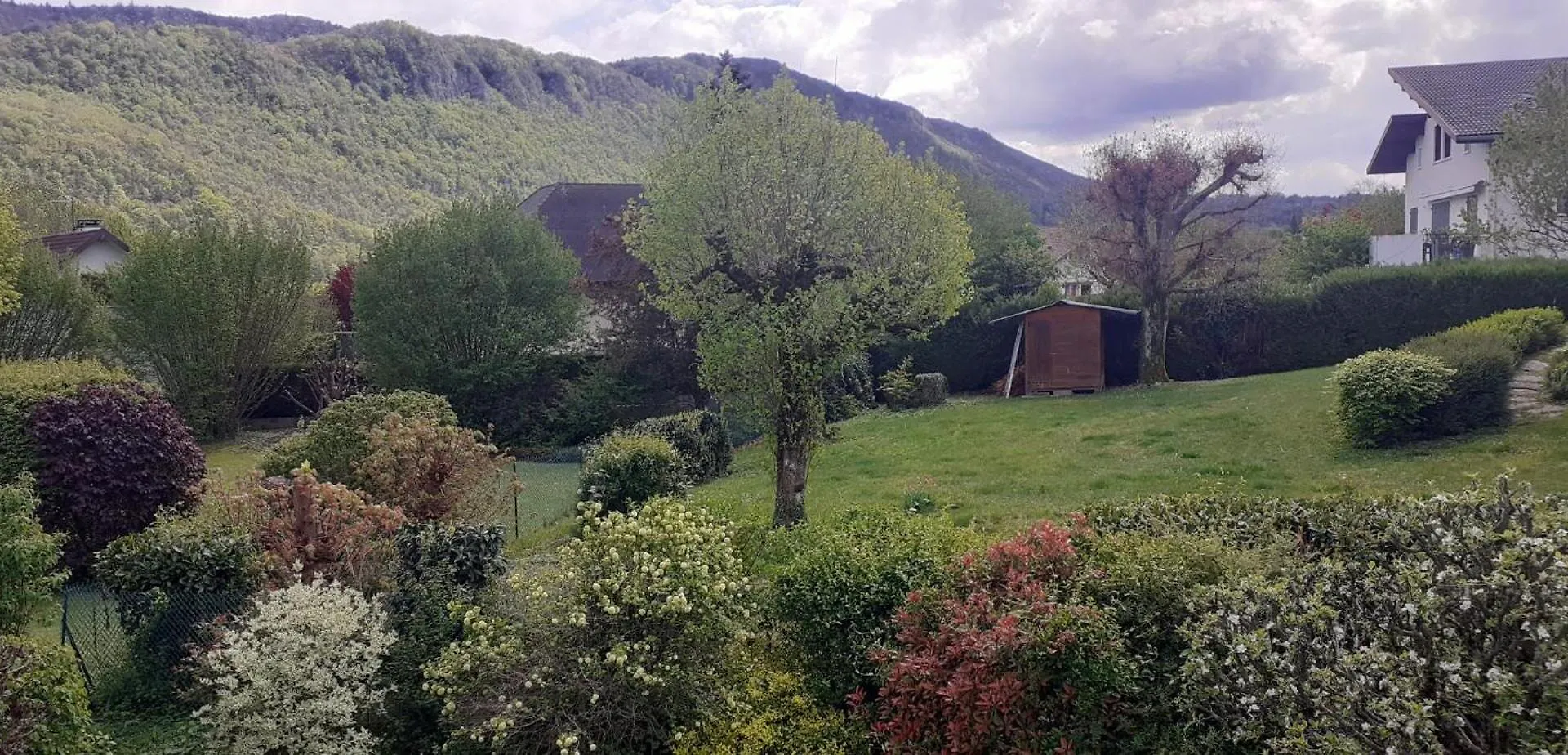 Chambre indépendante pour 1 personne sur jardin au calme Annecy Séjour chez l'habitant